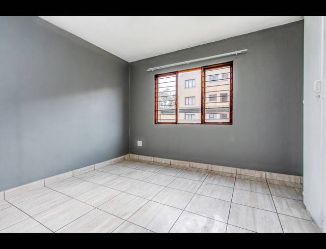 2 BEDROOM APARTMENT TO LET IN WELTEVREDEN PARK